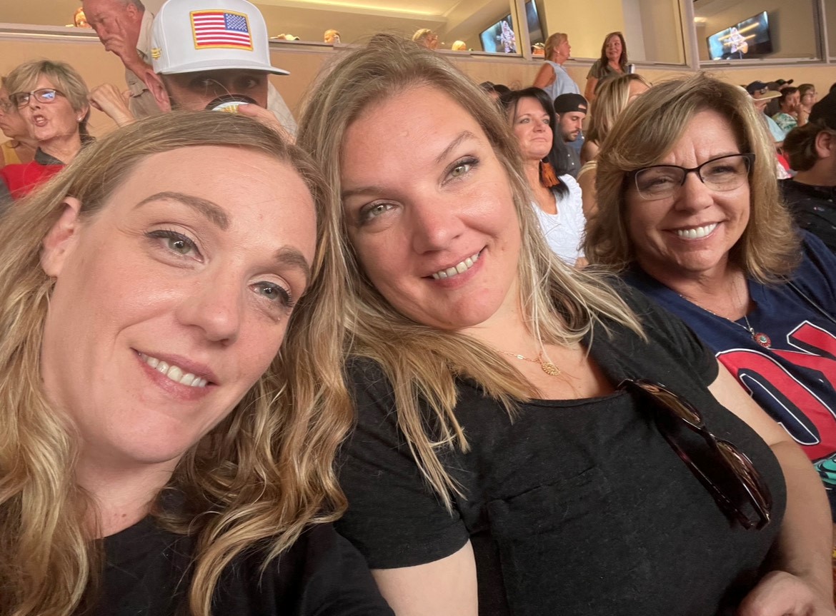 Image of Jessica and family members